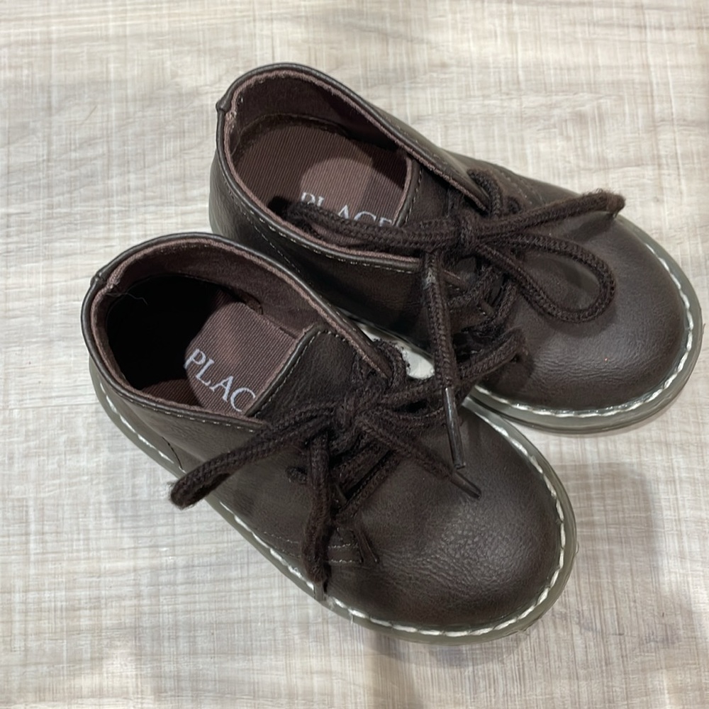 Toddler size 6 Brown faux leather boot shoes - Picture 3 of 6